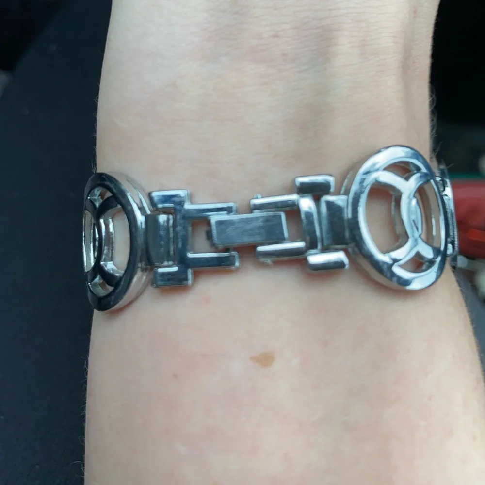 Gucci watch- needs new battery - Picture 3 of 3
